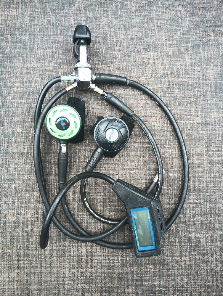 SeaQuest Scuba Regulator & octo /Oceanic Datamaster - Untested