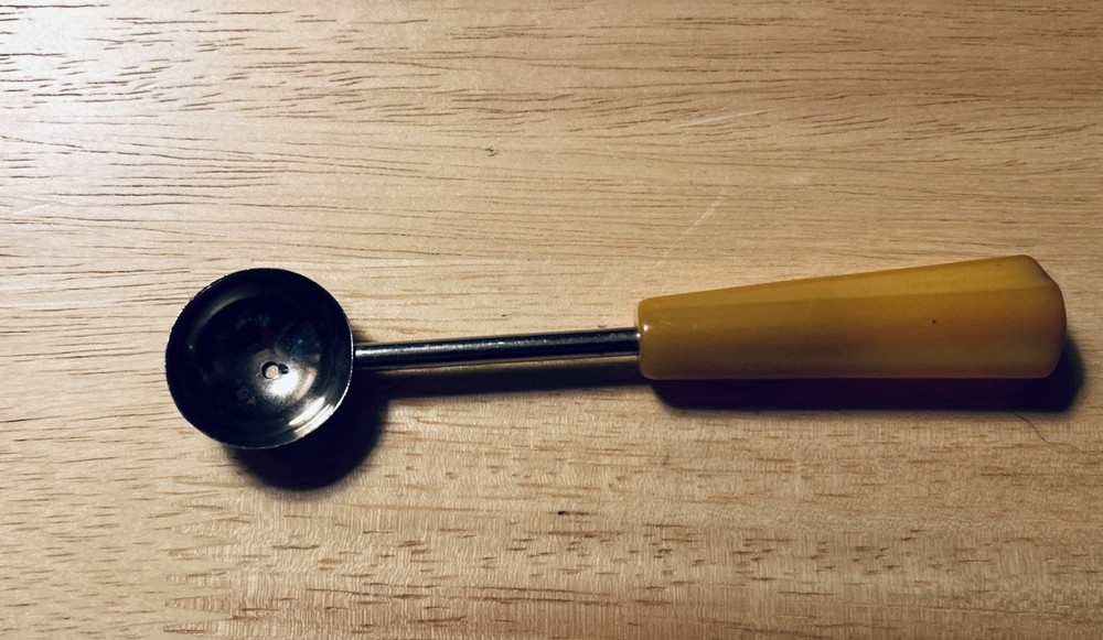 VTG. Butterscotch Bakelite Melon Baller
