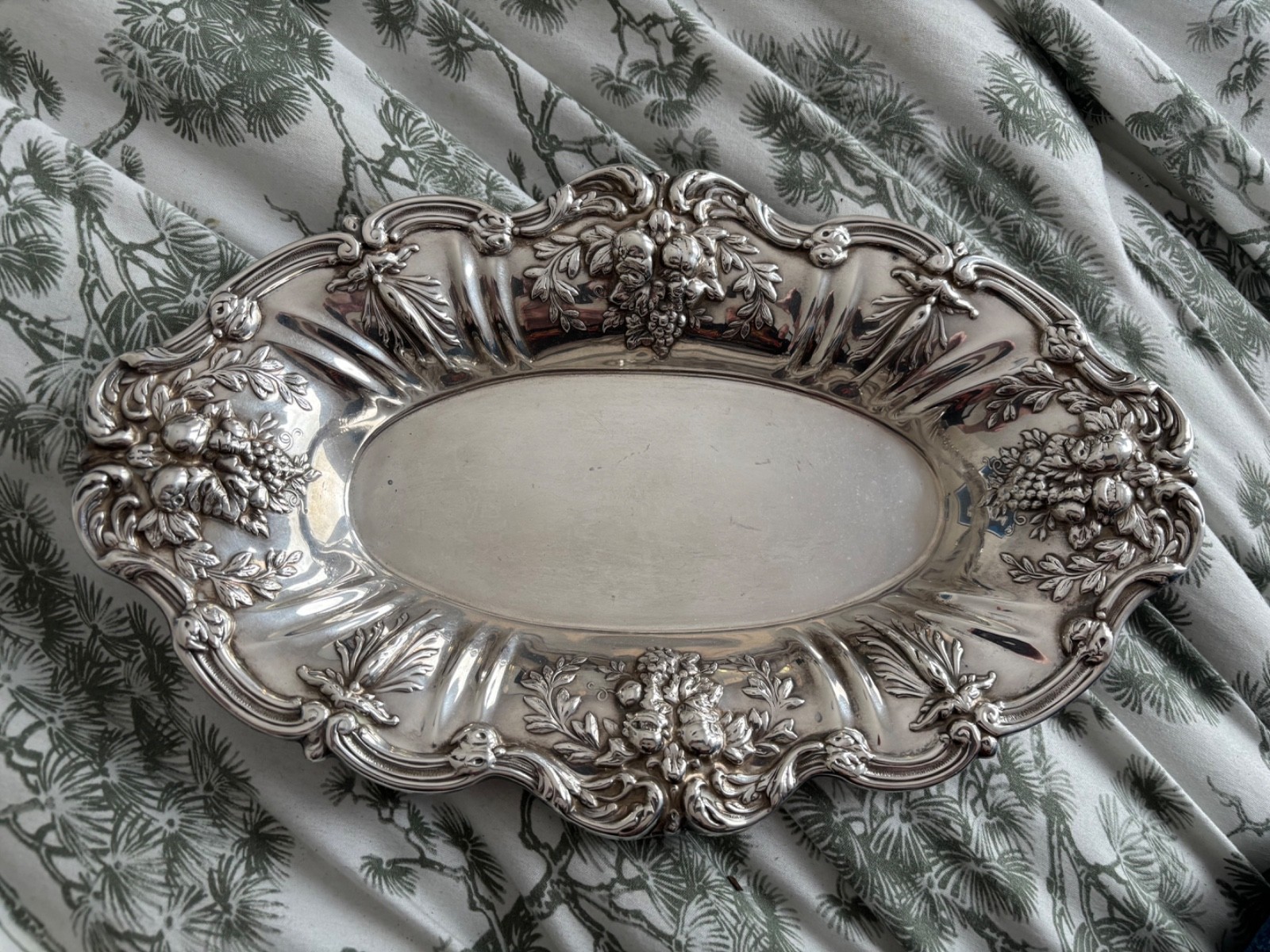 Sterling Silver High Relief Gorgeus Bowl 432 Grams