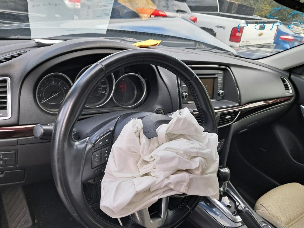 6 2014 Glove Box 4848079