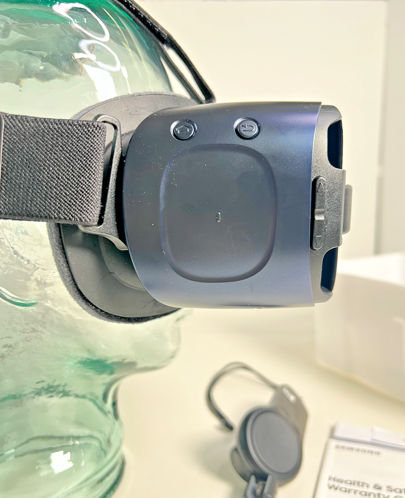 Samsung Gear VR Oculus Headset SM-R323