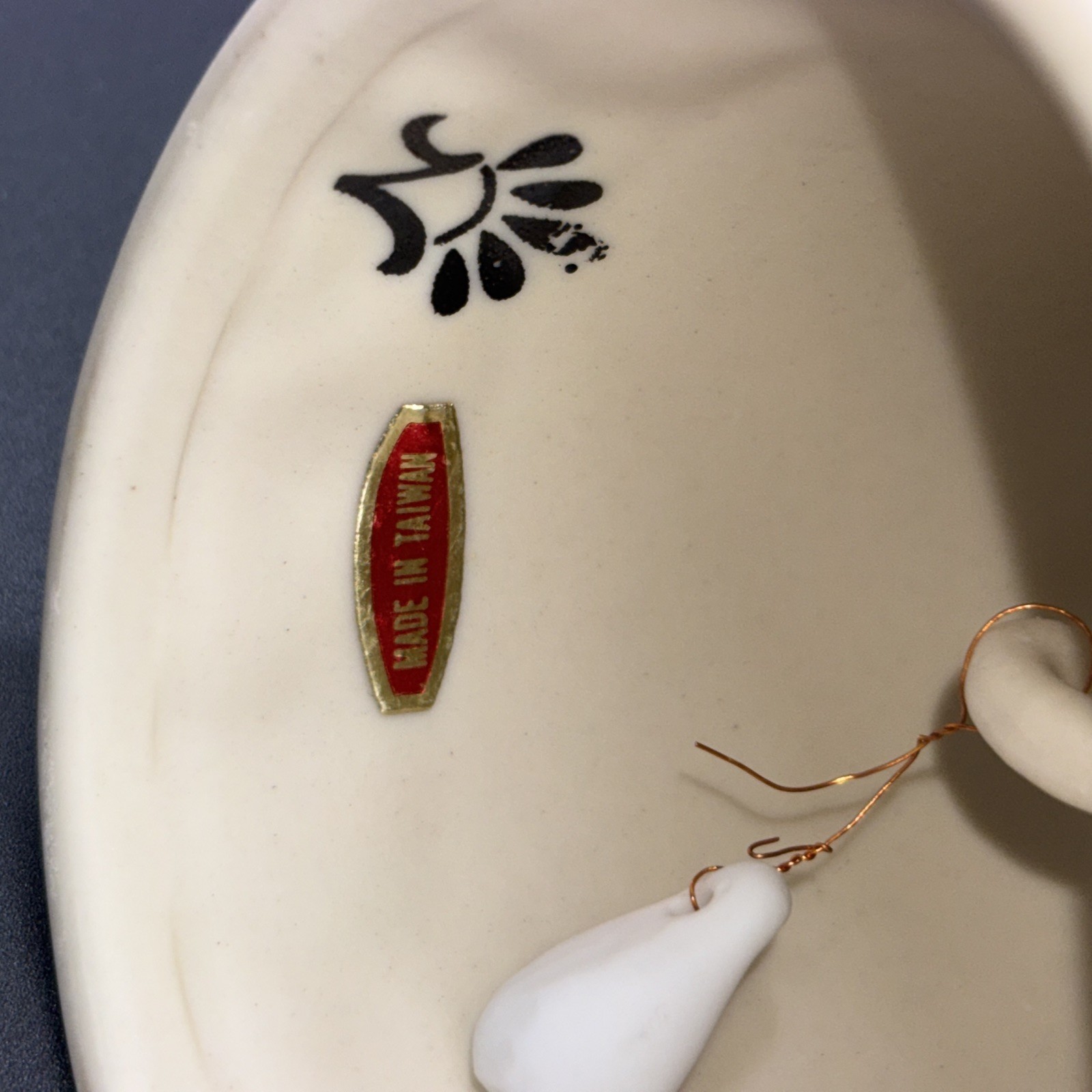 Vintage Arnart Copodimonte Style Mission Bell Off-White Porcelain Flowers MINT