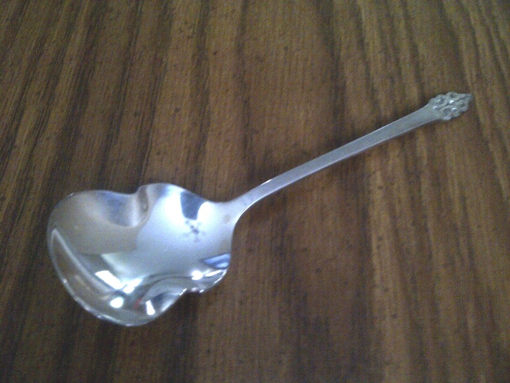 International Deep Silver ~ TRIUMPH ~ SUGAR SPOON ~ c1968 NICE!