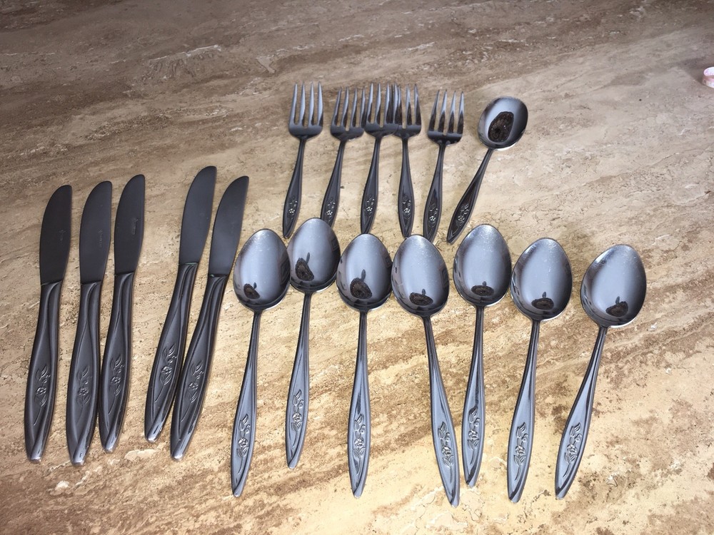 18 STAINLESS JAPAN G Flatware Floral Pattern