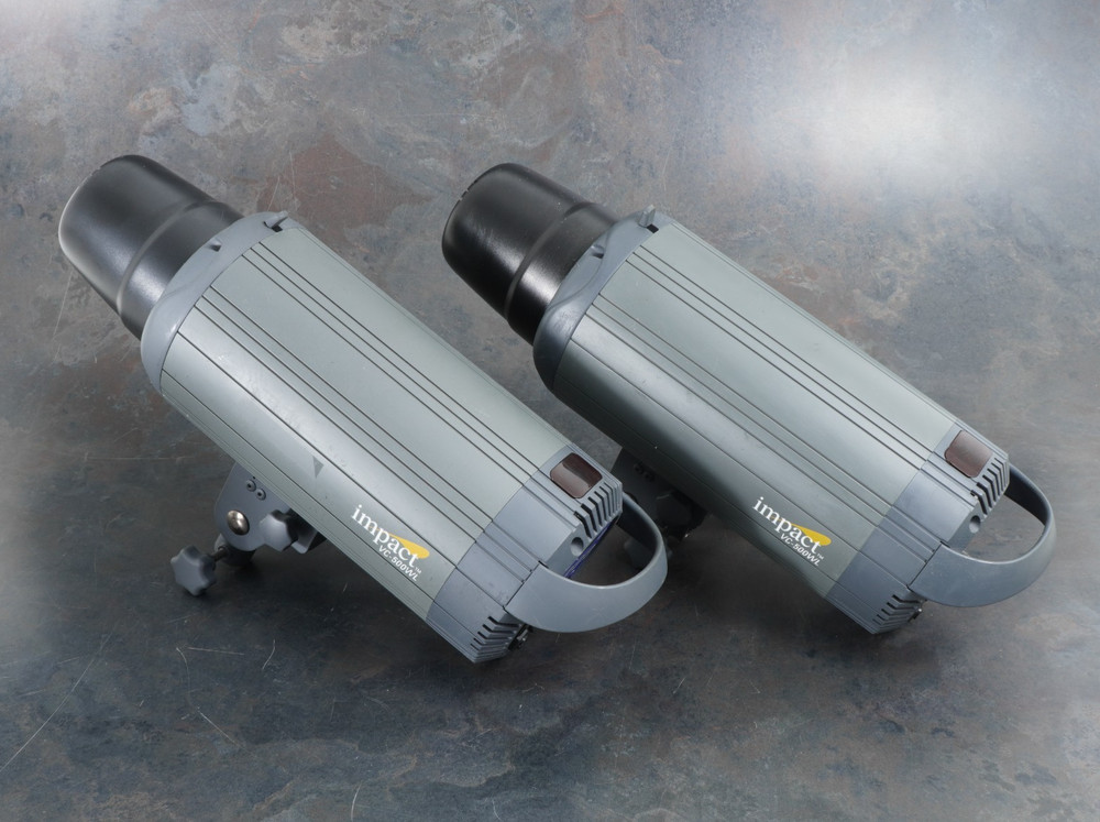 -Impact VC-500WL 2 Monolight Kit With Rolling Bag, Reflectors