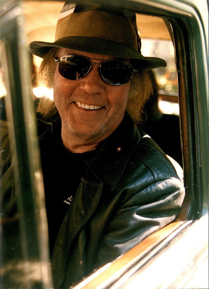 NEIL YOUNG 2008 CONTINENTAL TOUR CONCERT PROGRAM BOOK BOOKLET / NMT 2 MINT