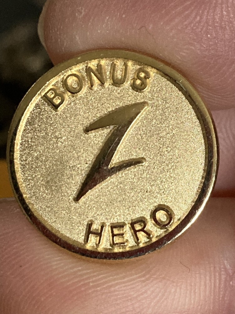 Bonus hero Lapel Pin EUC K535