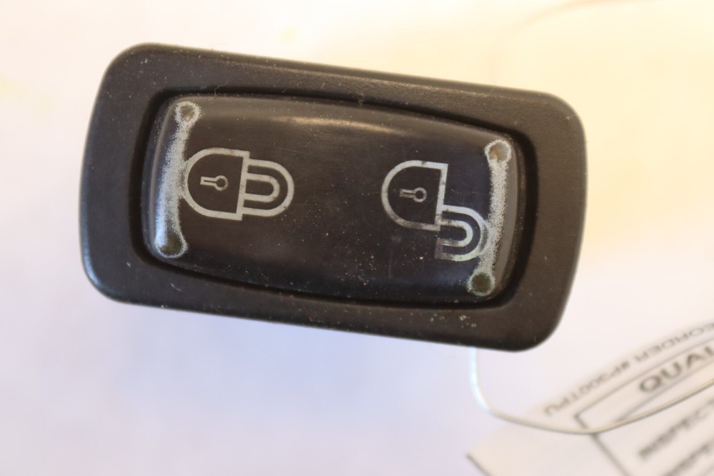 2013-2018 MACK CXU613 DOOR LOCK UNLOCK CONTROL SWITCH BUTTON 82278612 OEM