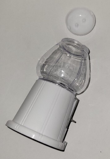 Small Plastic Useable Gumbal Machine About 5" Tall