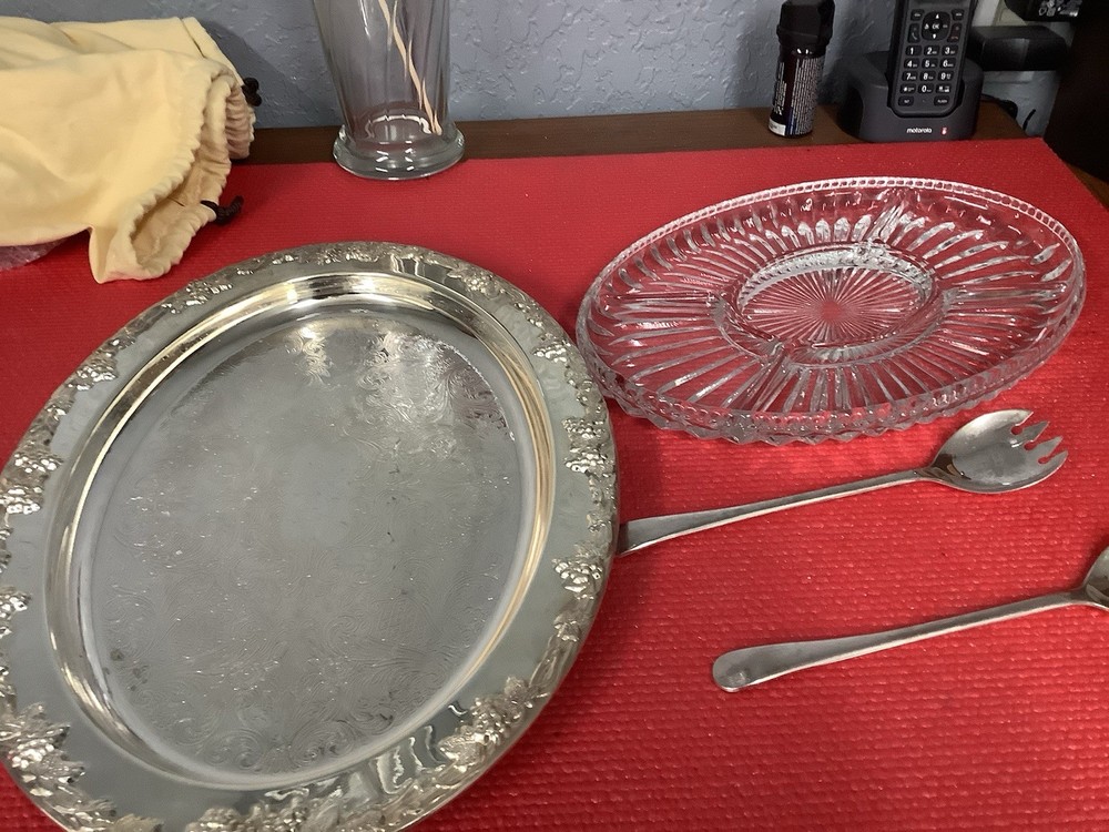 Vintage silver plated serving Plater With Glass Insert