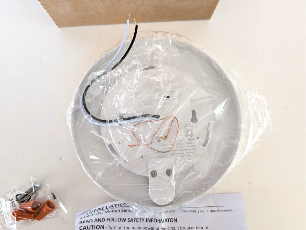 LED Flush Mount + Motion Sensor Model No. BLMS040715W-3CCT