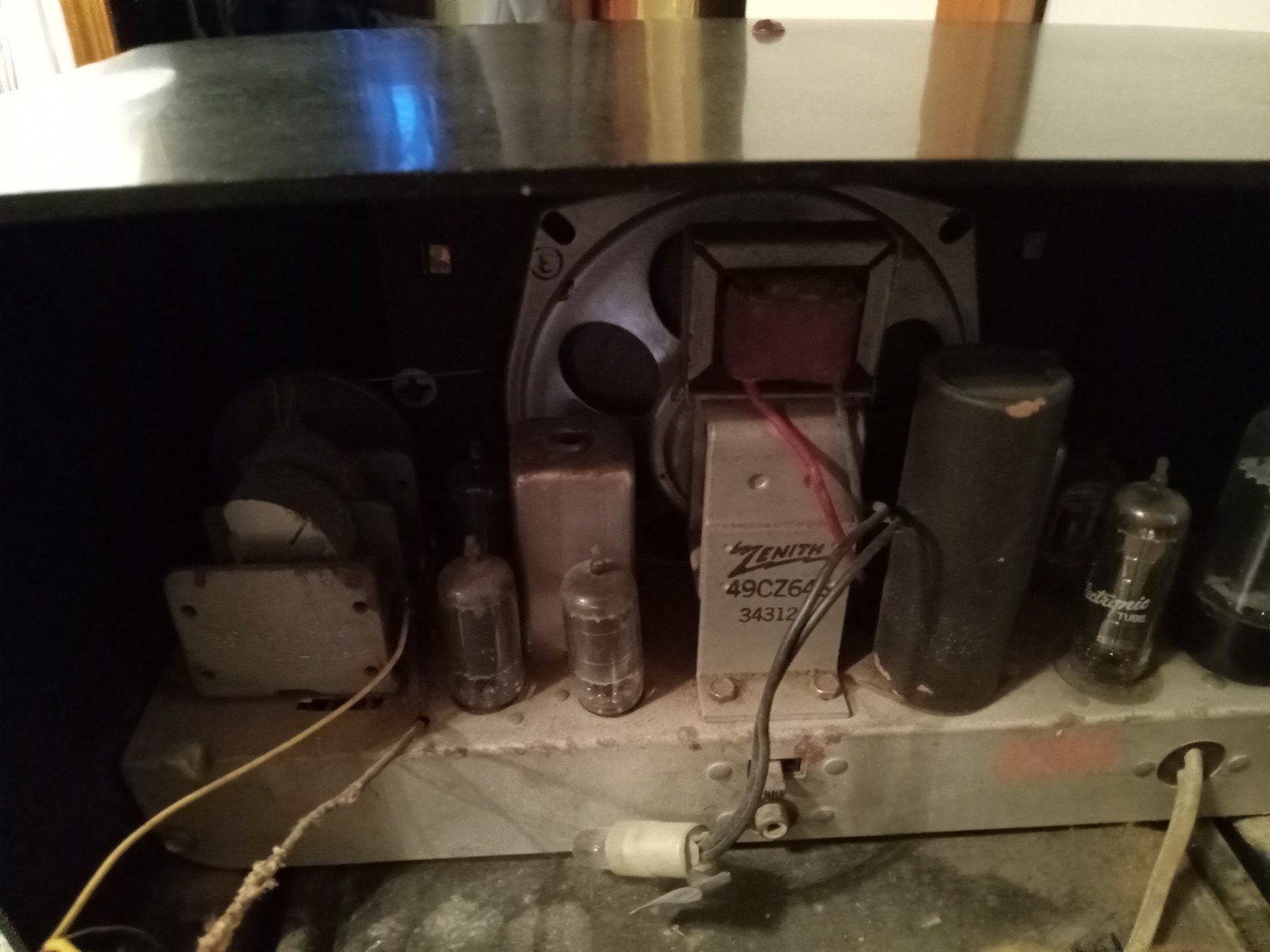 Vntg 1951 Zenith Brown Bakelite Gold Trim 6 Tube Radio Model H-615 ZY Working