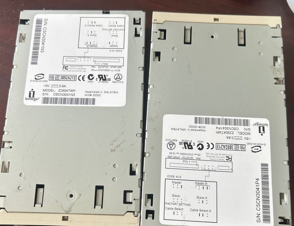 Iomega Z250ATAPI 250MB Zip Disk Drive