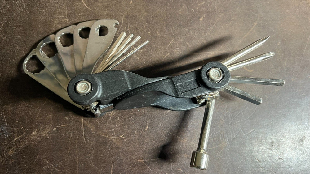 FREE SHIPPING Unbranded - clueless Multi tool   Multi-tool