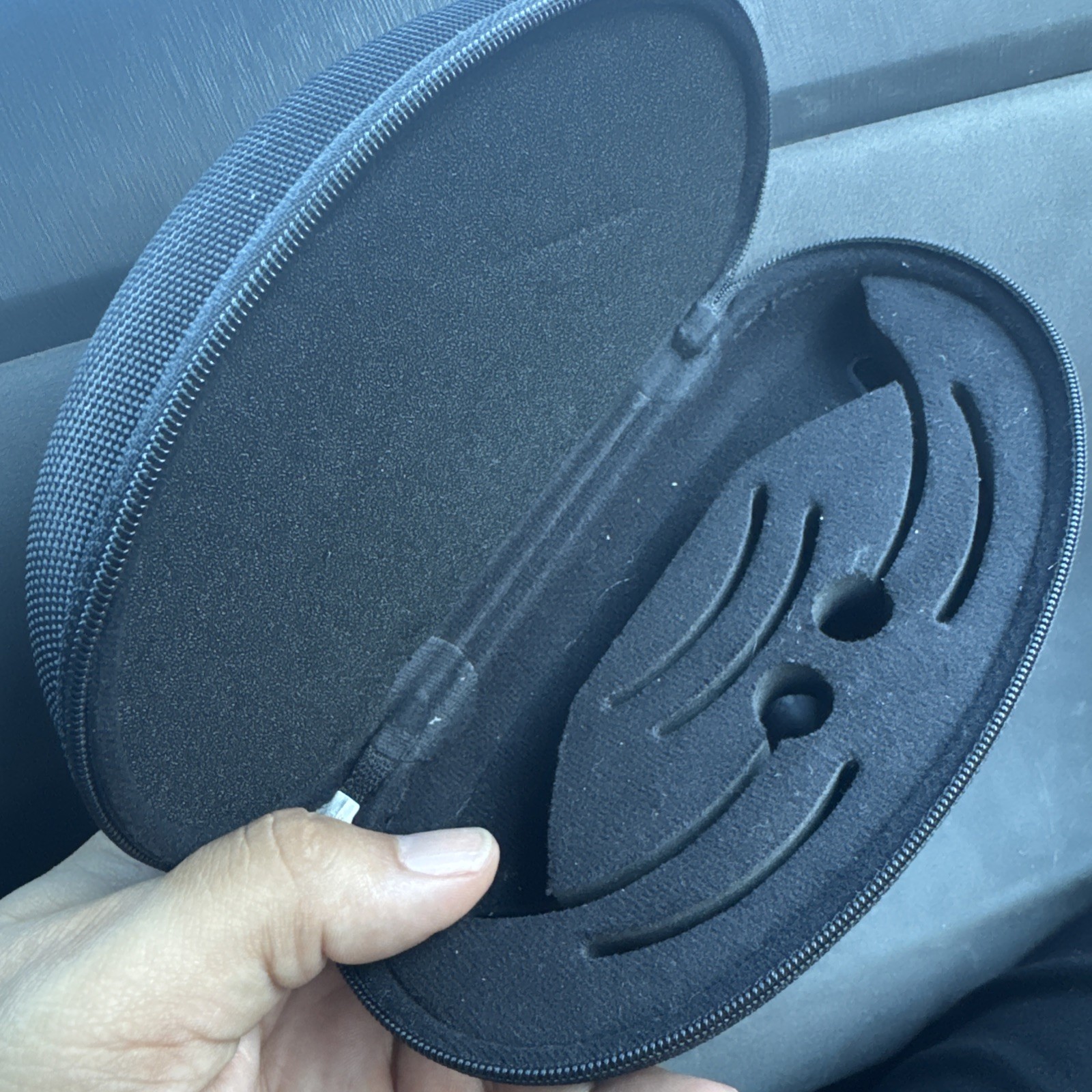 OAKLEY BLACK SUNGLASSES CASE