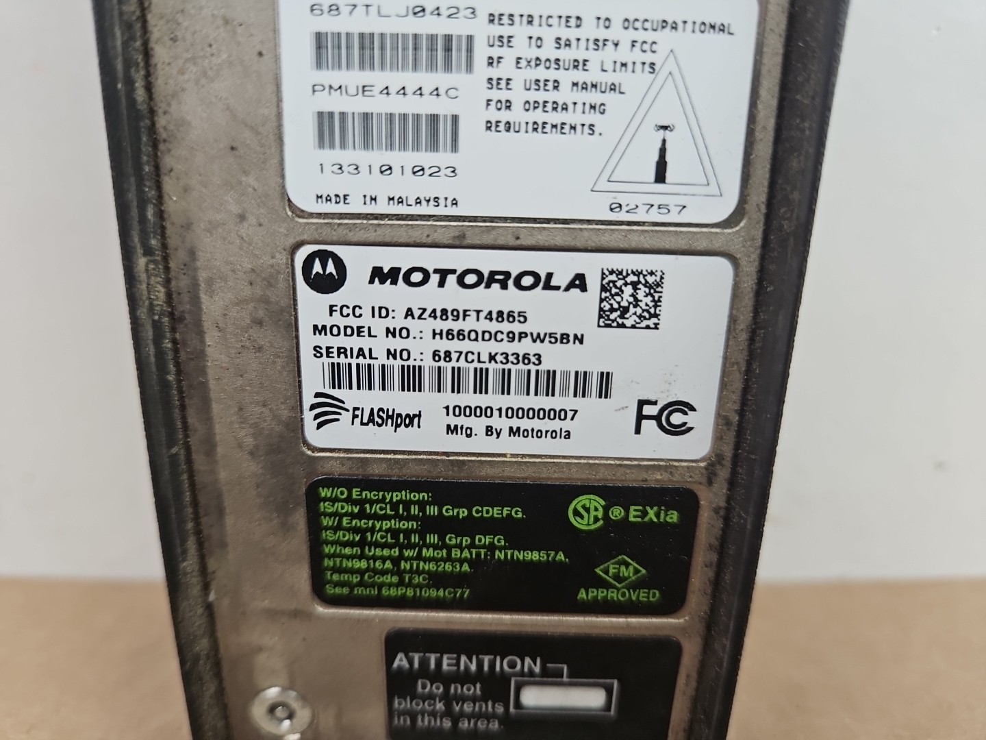 MOTOROLA XTS 1500 UHF 403-437 MHz H66QDC9PW5BN NO BATTERY