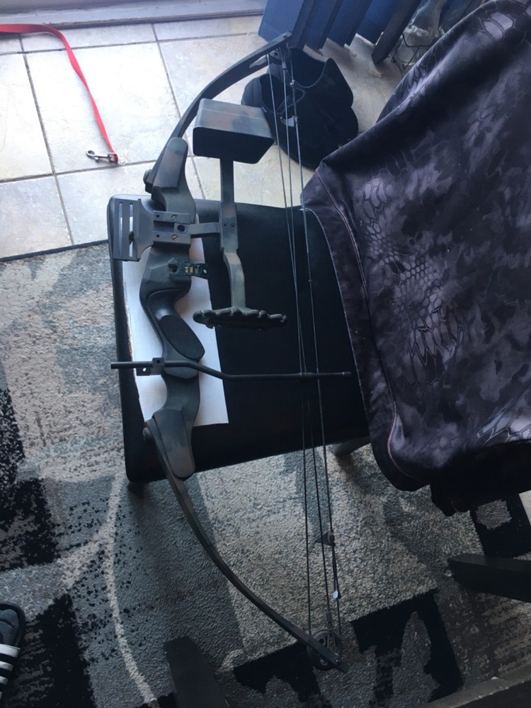 Vtg compound hunting bow