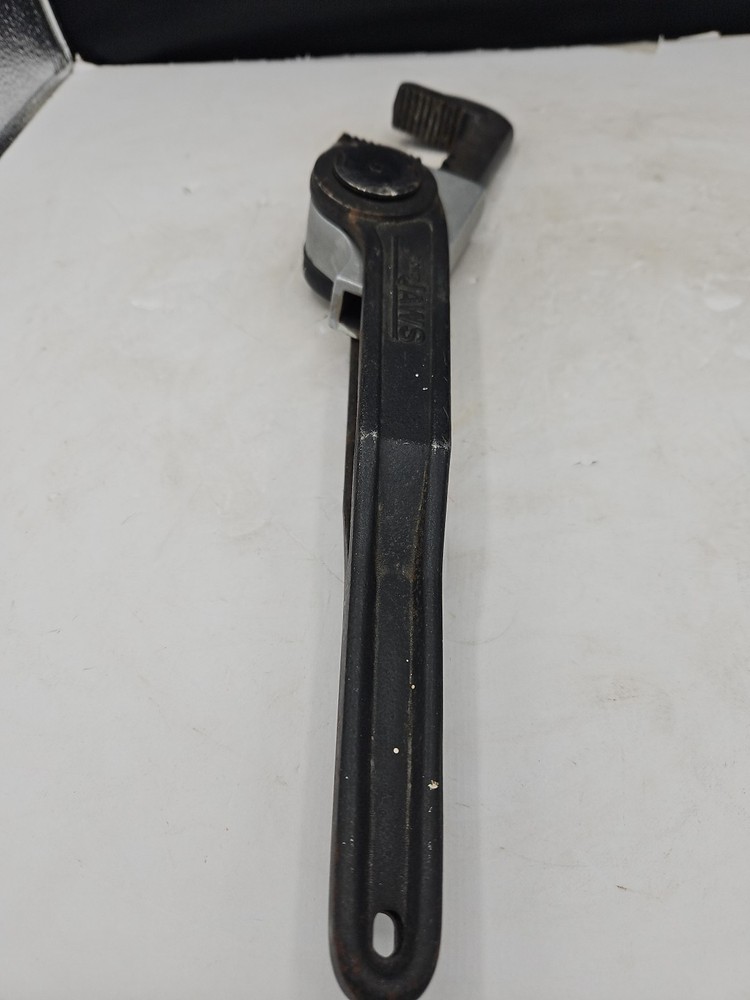 Unique Power Jaws Adjustable Multi Angle Pipe Wrench Rotating Ratcheting Tool