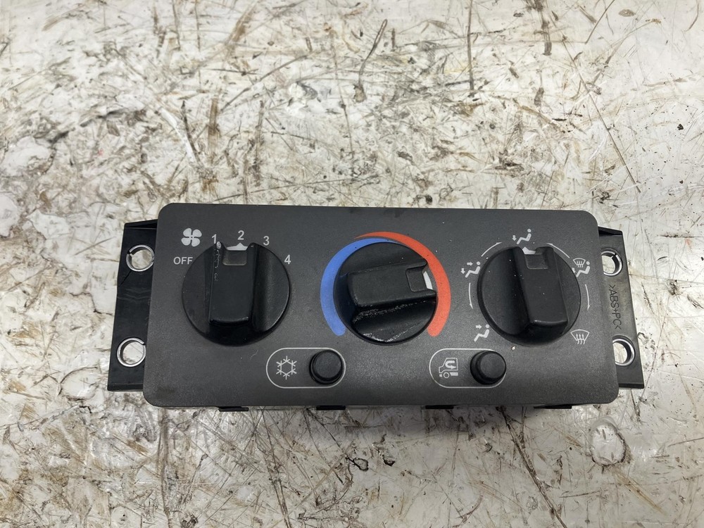 Mack CXU613 Heater A/C Temperature Controls - Used