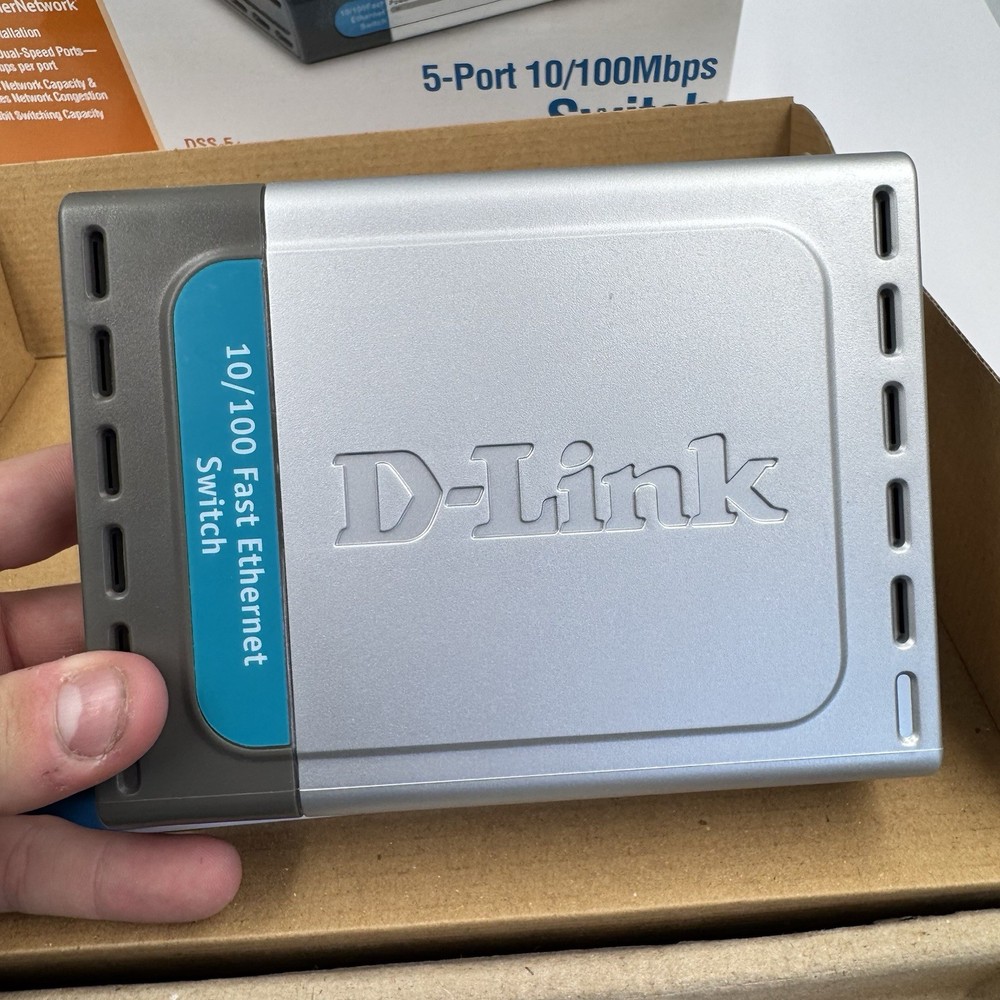 D-LINK DSS-5+ 5 PORT 10/100MBPS ETHERNET NETWORK SWITCH ULBT-26