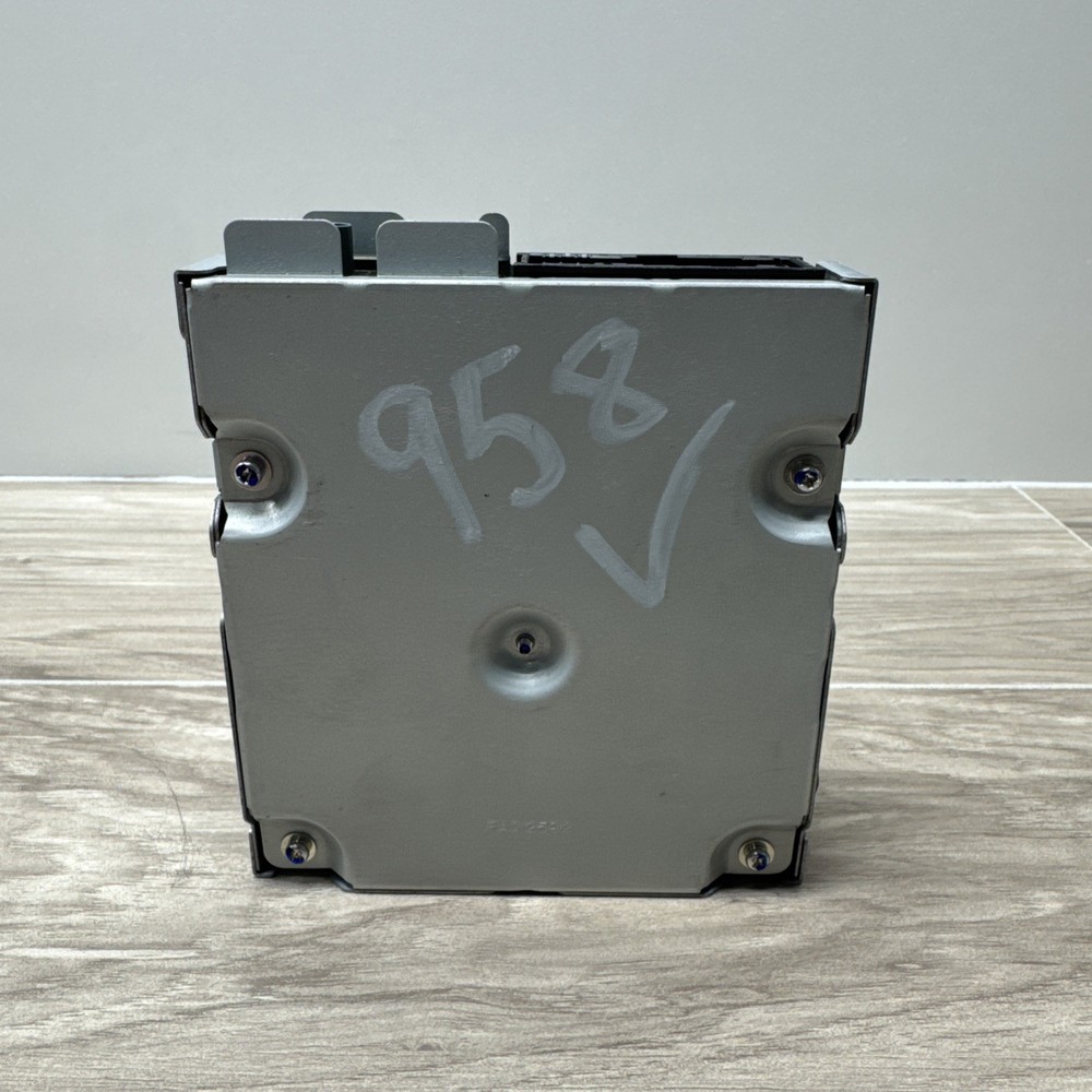 2011-2014 PORSCHE CAYENNE - REAR VIEW / Backup Camera Control Module