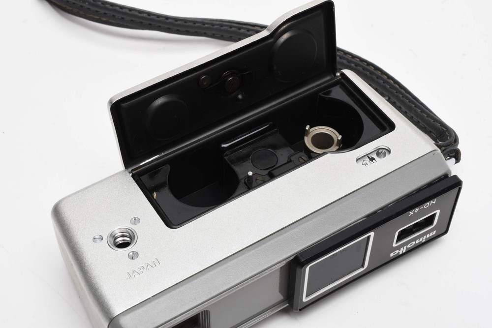 Minolta 16 E.E Subminiature camera, case, strap, Works! Clean (Silver)