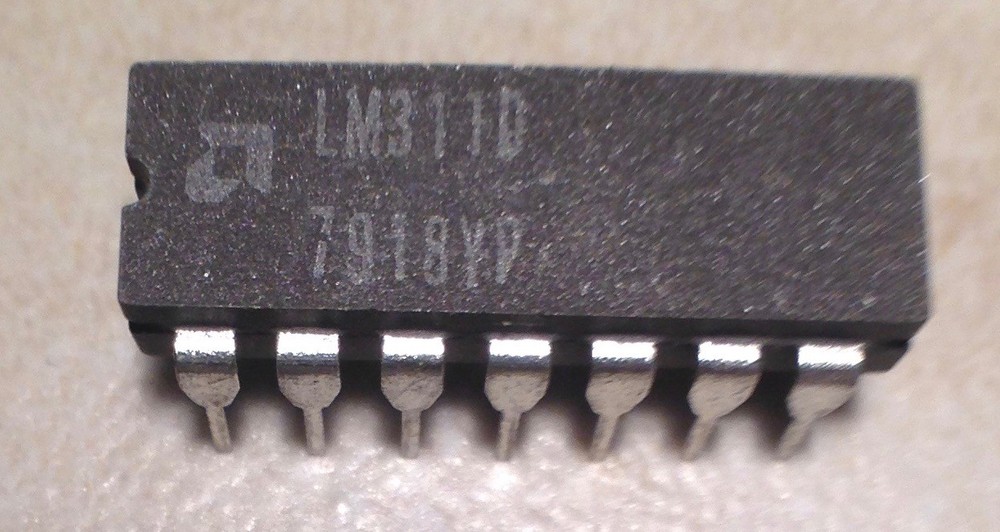 AMD LM311D Voltage Comparator - NOS