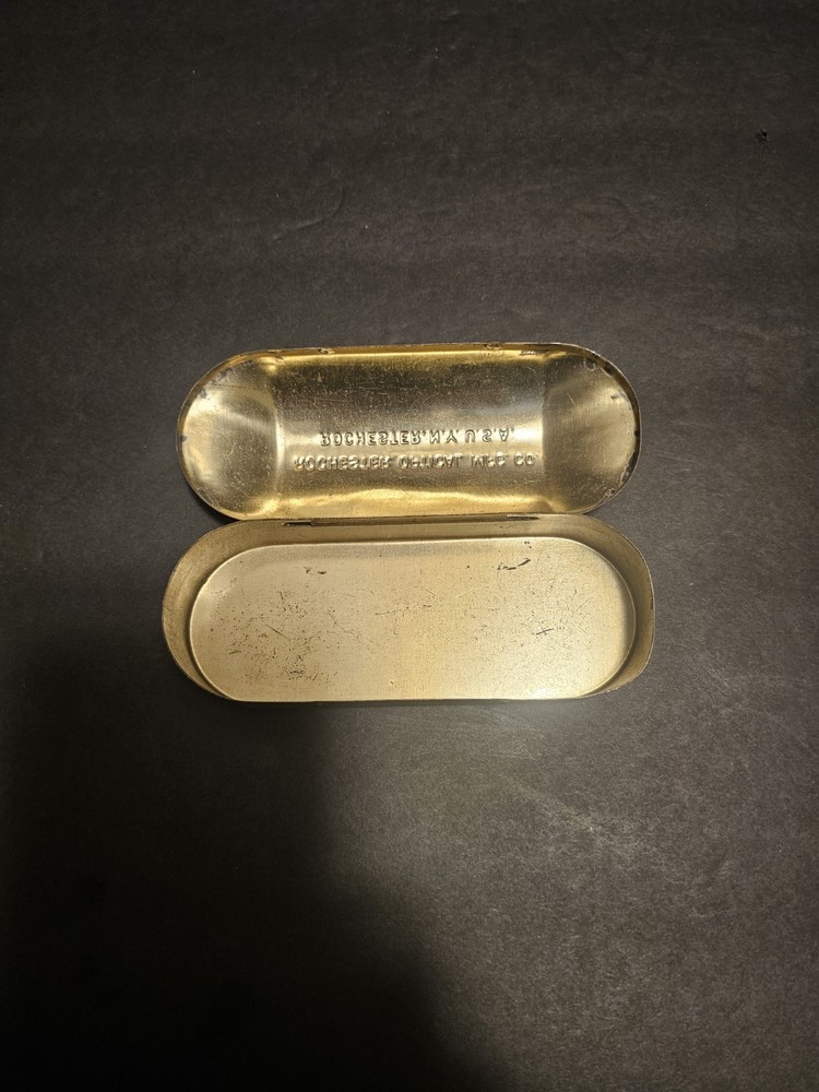 Rochester Optical Mfg Co US Military WWII Eyeglass Case Oval Tin