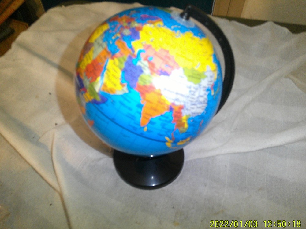 SMALL TABLE TOP WORLD GLOBE