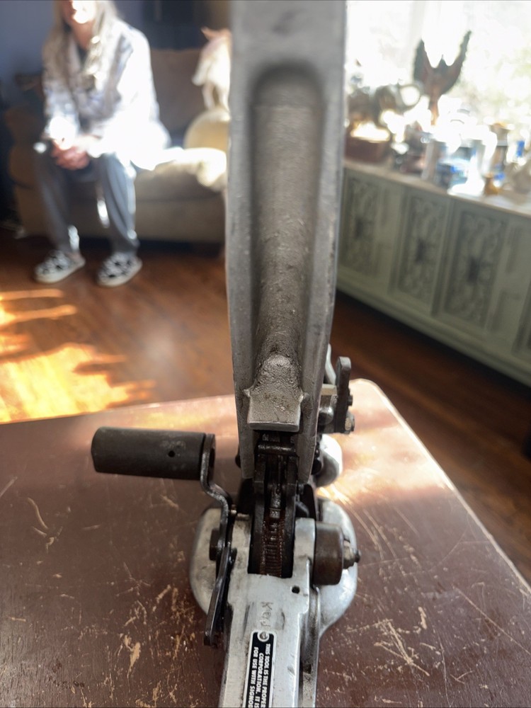 Signode Seal Feed Strapping Machine Model SFC5823 Size 5/8