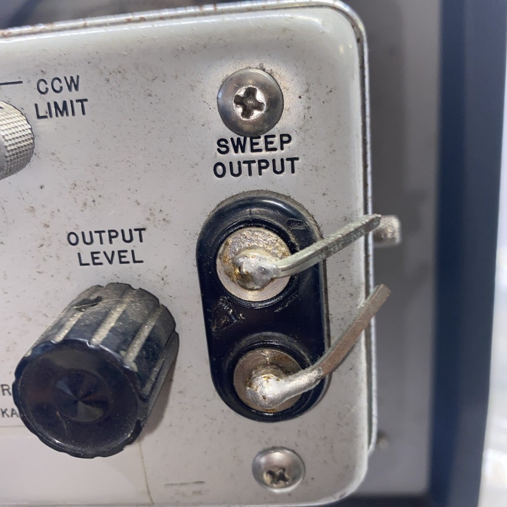 HP Model Hewlett Packard 302A Wave Analyzer S1