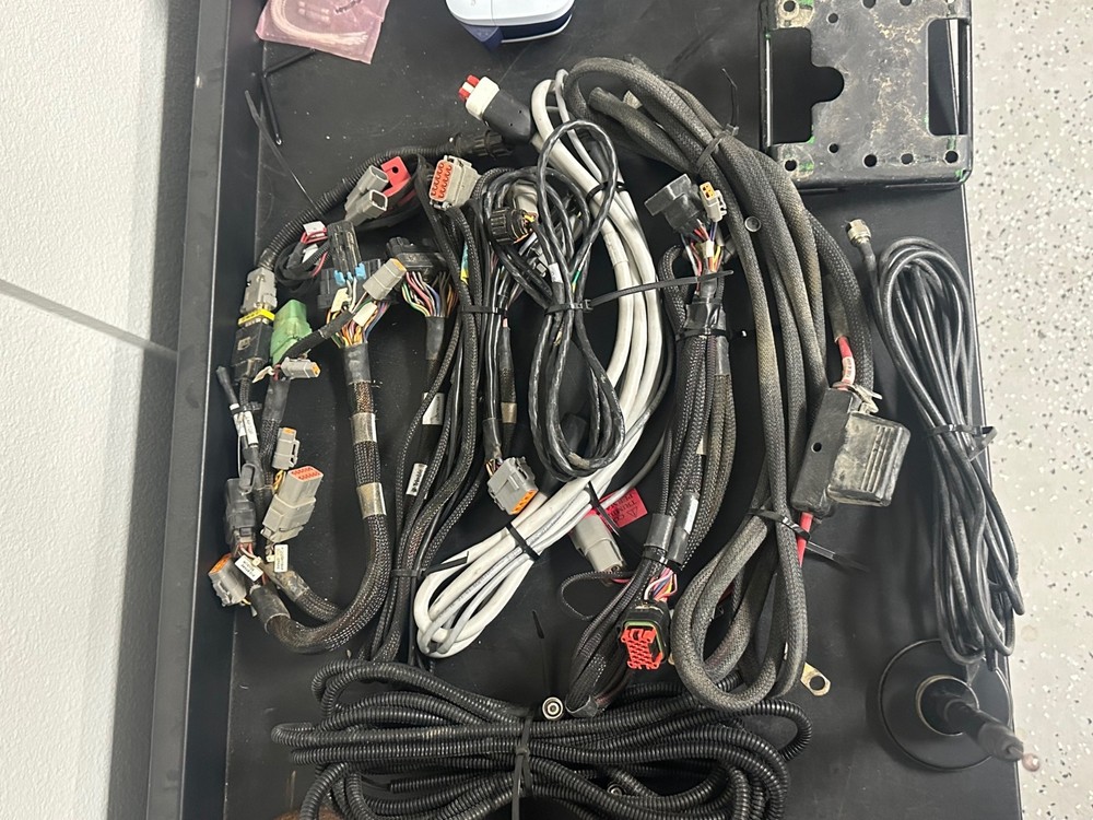 TRIMBLE XCN-2050 FULL RTK SYSTEM WITH JOHN DEERE CABLES