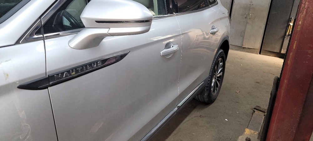 19 Lincoln Nautilus Camera Projector