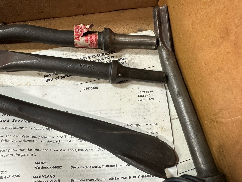 Matco Tools AH121 Air Chisel W/ Tool Bit