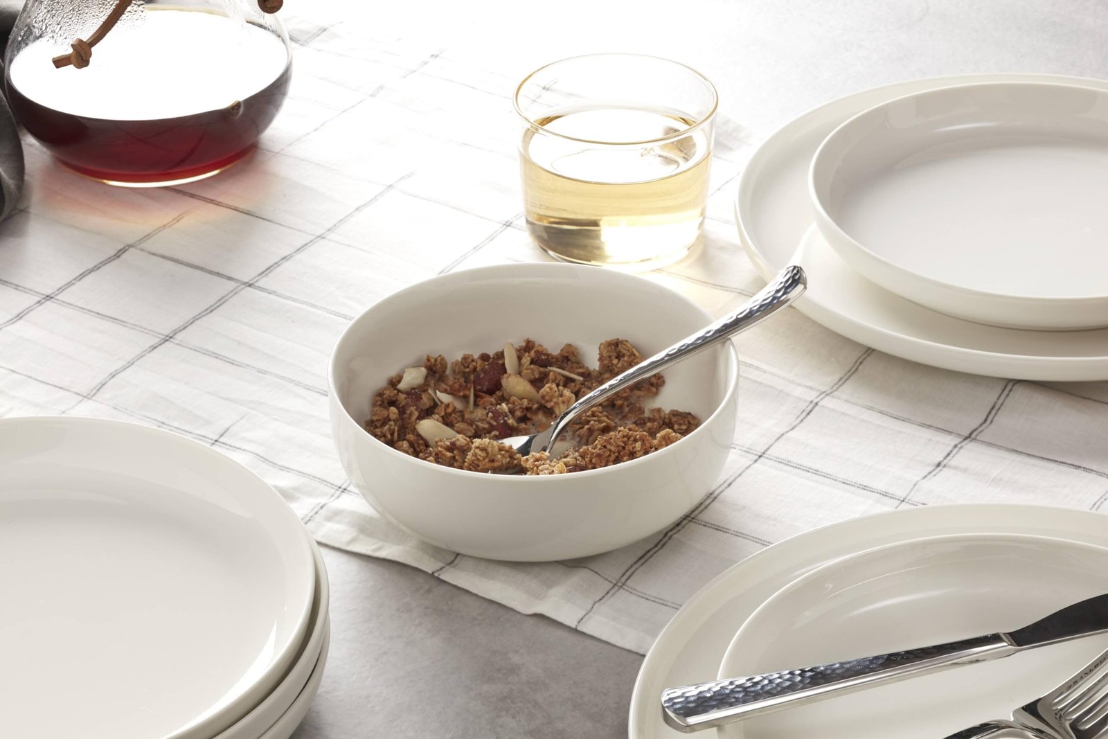 Oneida 896122 Etta 20-Piece Flatware Set, Service for 4 - Elegant!