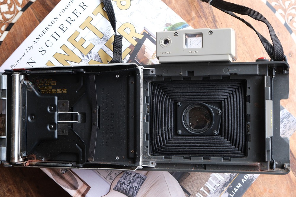 Polaroid Automatic 220 Land Camera