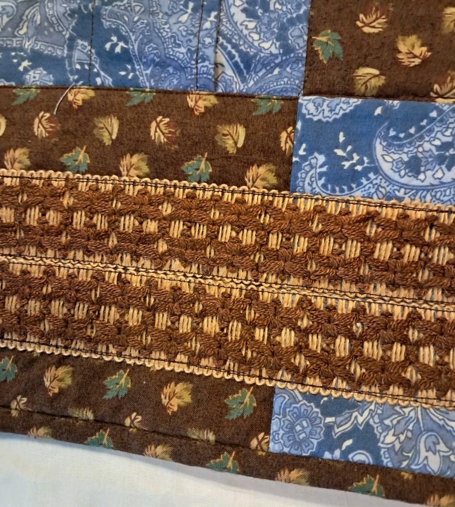 Fidget Quilt Zip Chain Button 22" Square (L)