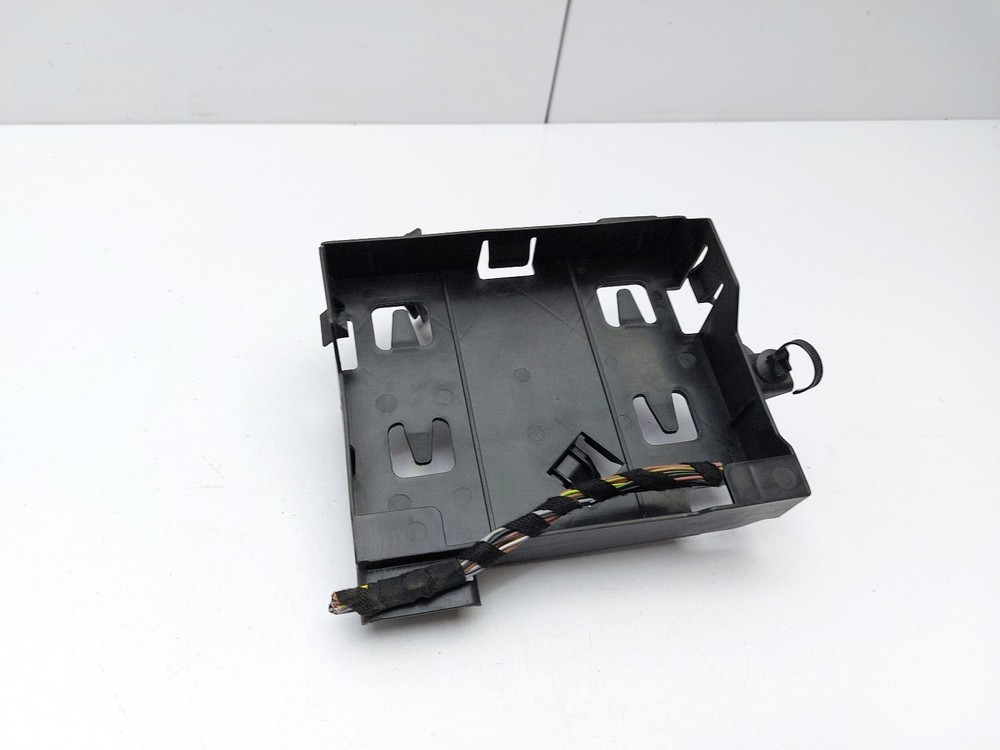 AUDI A4 B8.5 Central Convenience Module Controller Bracket 8K0907461A 2015
