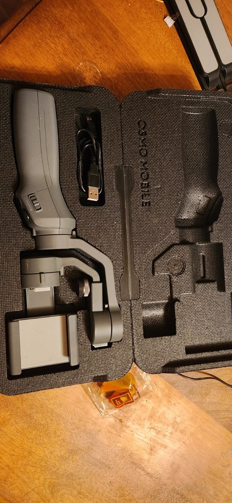 DJI Osmo Mobile 3 Combo - Gimbal Stabilizer