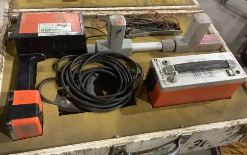 MetroTech Pipe & Cable Locator Model: METROTECH 810