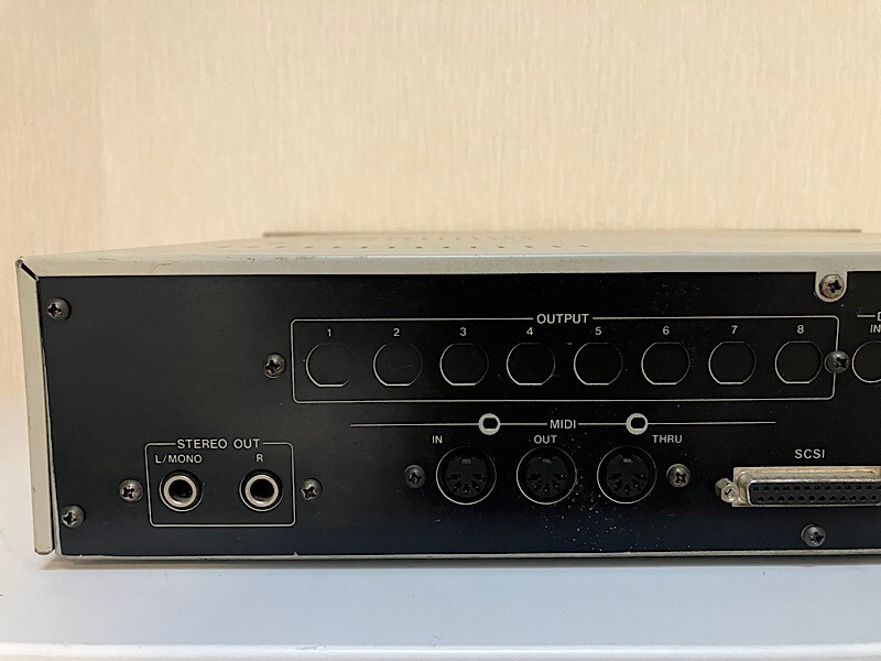 AKAI S2000 Professional Midi Stereo Digital Sampler Rack Mountable NOT Tested