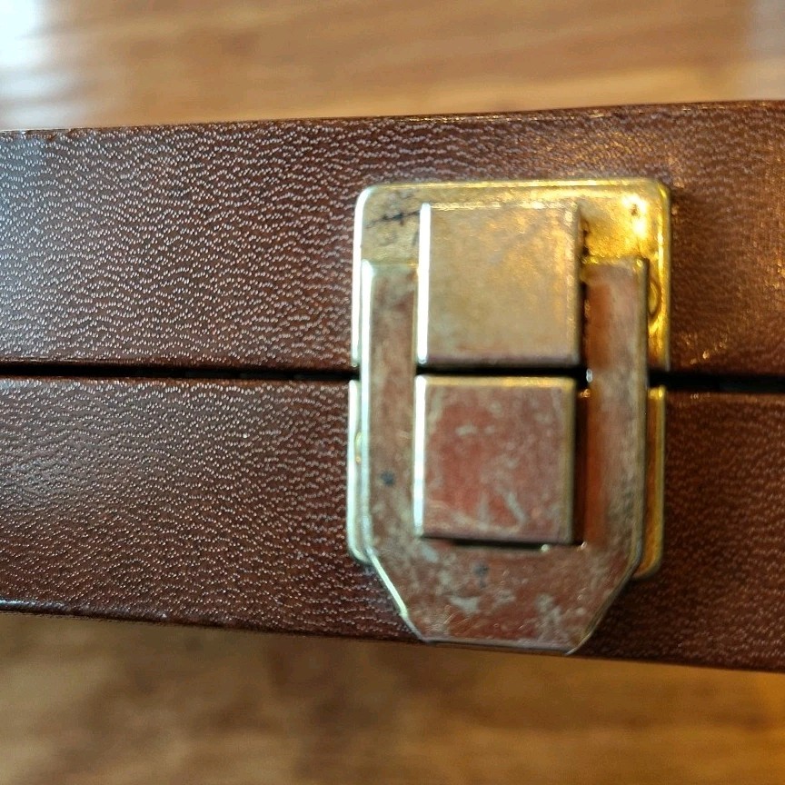 Vintage BACKGAMMON Game And Brown Case Set 10"x15"