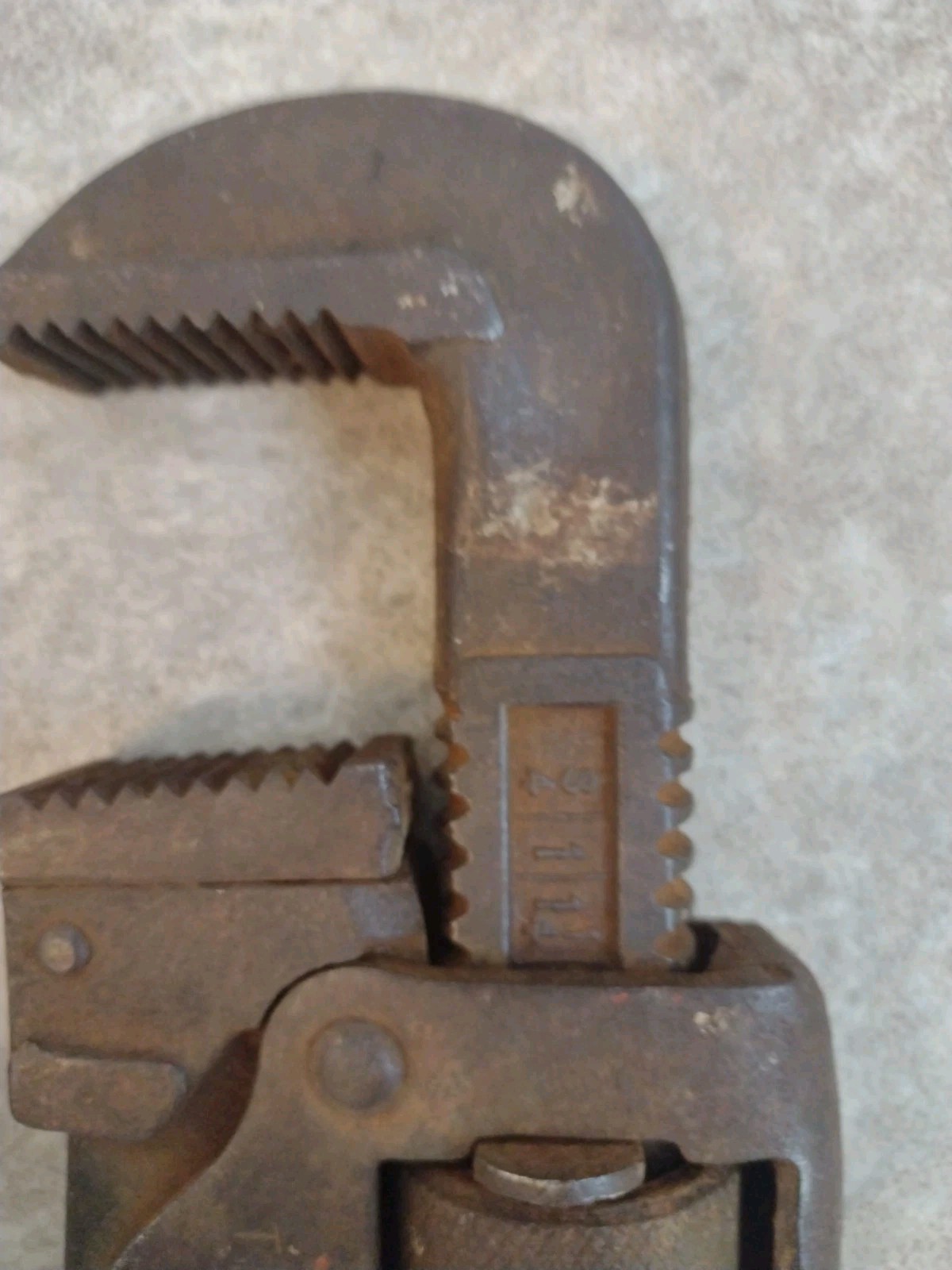 ANTIQUE ORIGINAL Trimont TRIMO-TRADE MARK 18" PIPE WRENCH