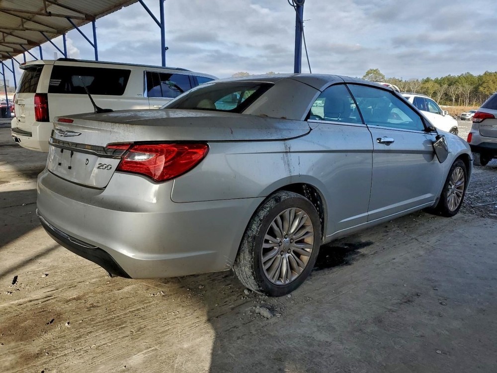 200 2011 Glove Box 4901753