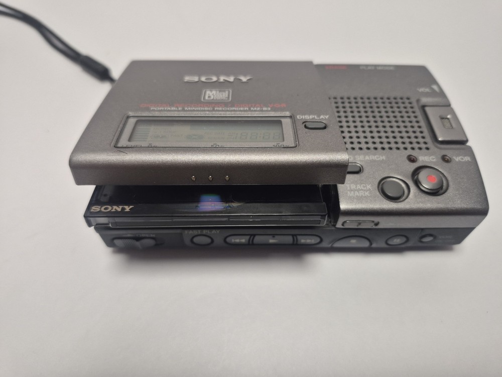 VINTAGE, Sony Portable MicroDisc Digital recorder Model MZ-B3.