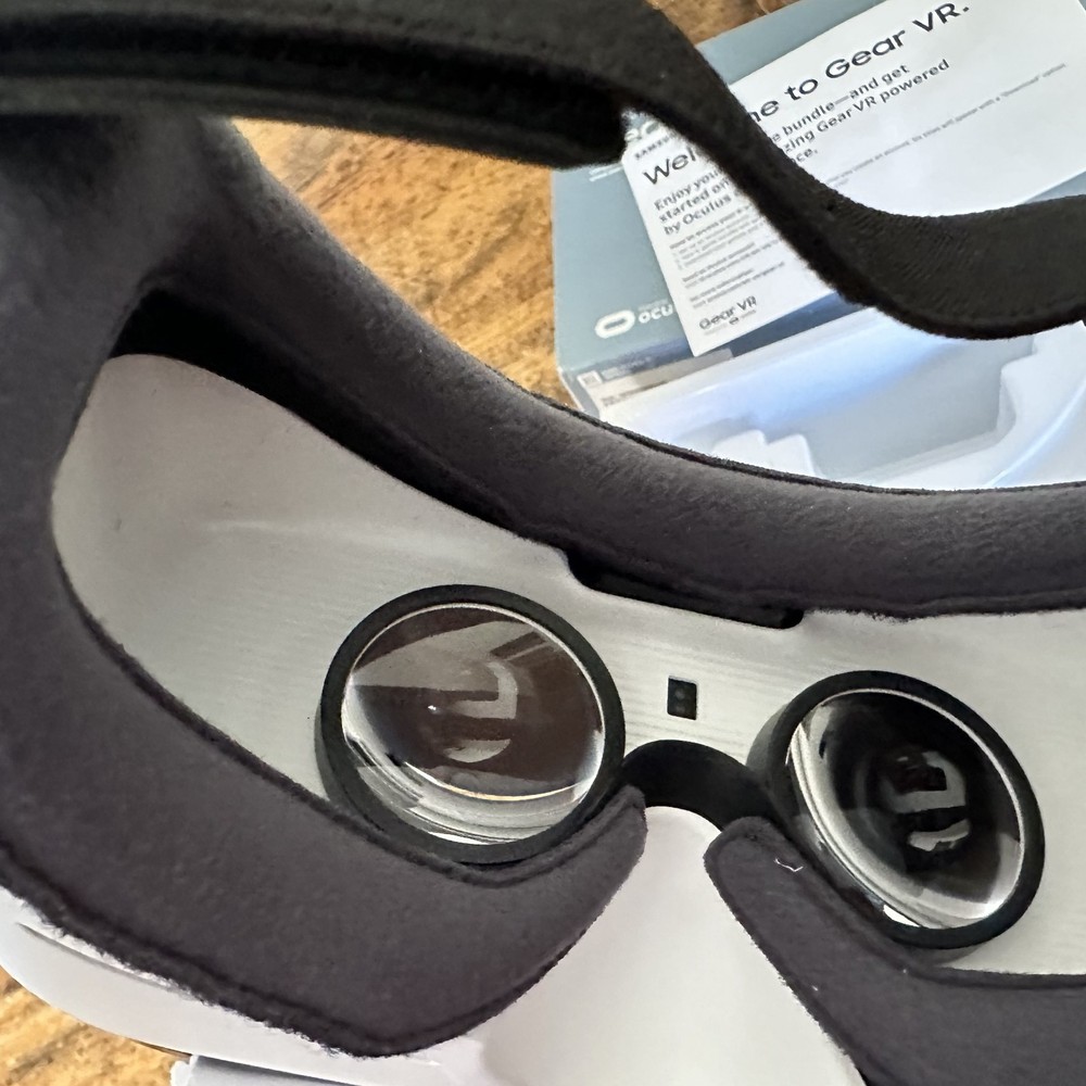 Samsung Gear Smartphone VR Headset Powered By Oculus