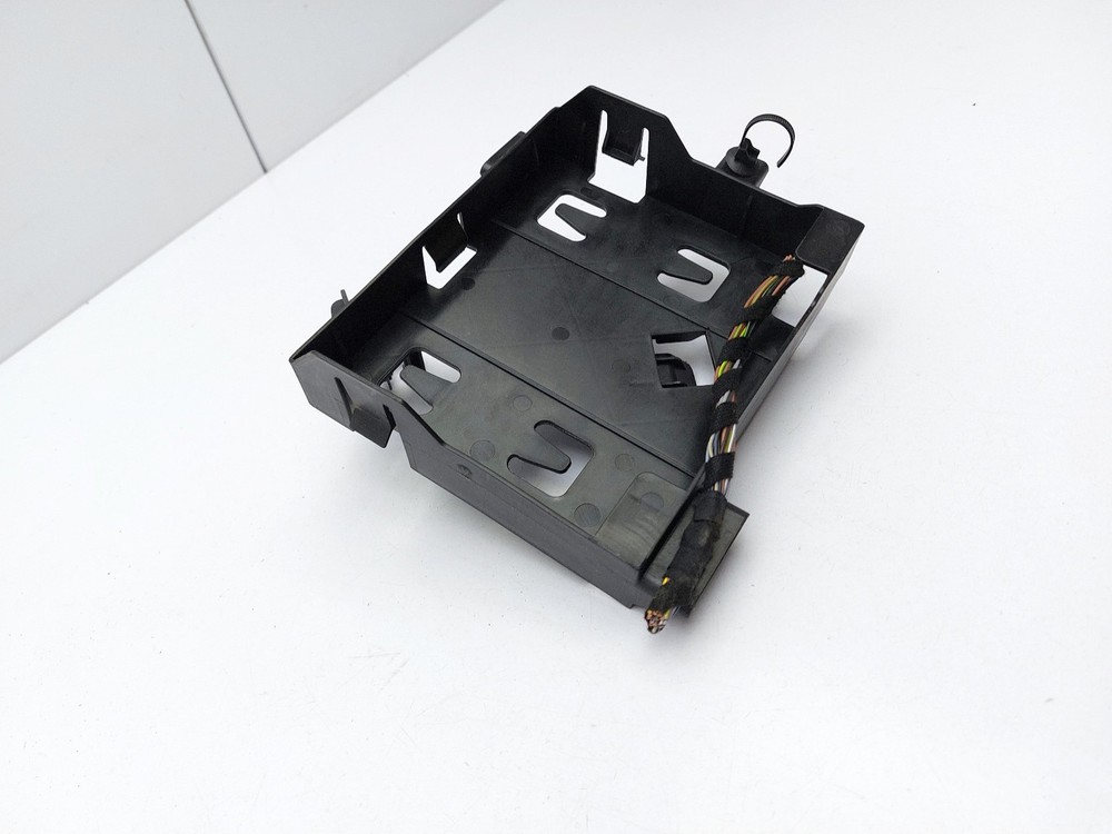 AUDI A4 B8.5 Central Convenience Module Controller Bracket 8K0907461A 2015