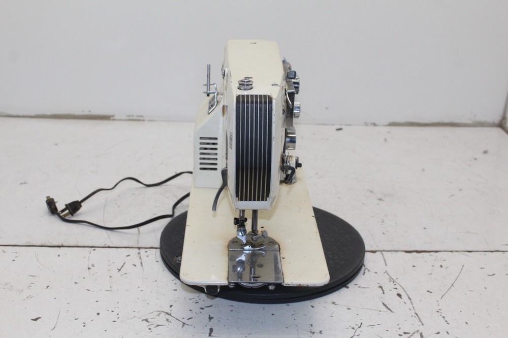 Visetti Sewing Machine BB-747 - Untested As-is