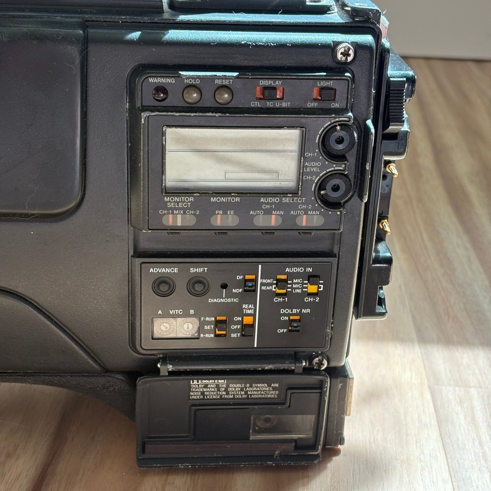 Sony Betacam BVW-D600 - Powers On