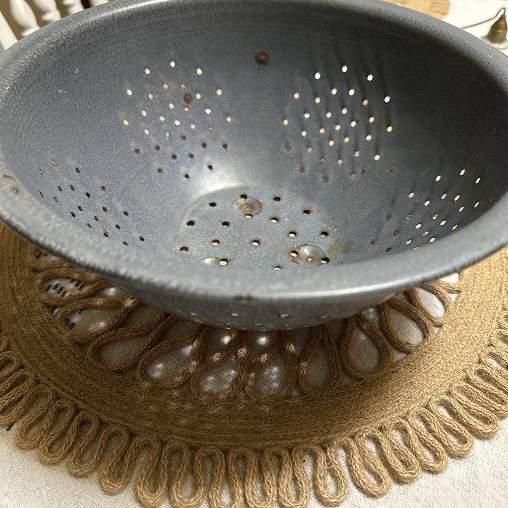 Vintage 11” Gray Graniteware Enamelware Footed Display Kitchen Strainer